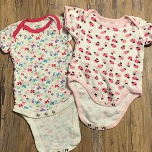 2 onesies size 3-6mo